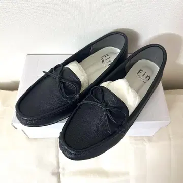 [미사용] Fin 블랙 가죽 모카신 리본 포함 24.5cm