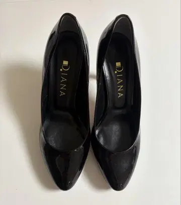 [ 컨디션 최상 ] 블랙 에나멜 펌프스 레드 밑창 23.5cm