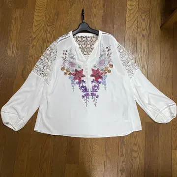 Desigual 데시구알 화이트 블라우스