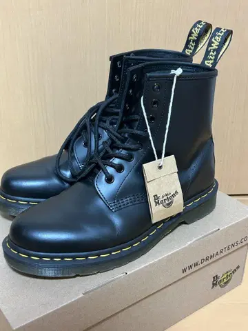 Dr. Martens UK7 8홀