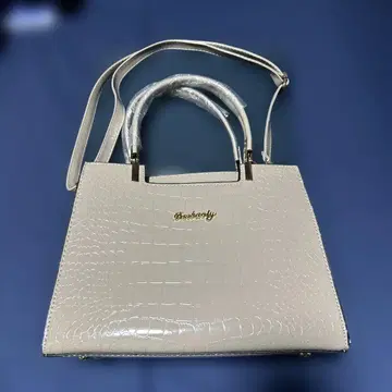 아이보리 크로커다일 패턴 핸드백