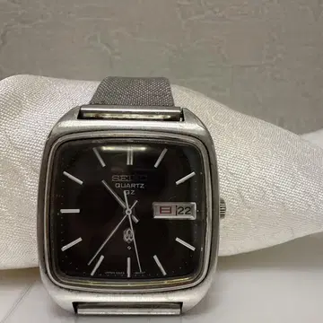 SEIKO QUARTZ 스퀘어 블랙 다이얼 [유품 정리품]