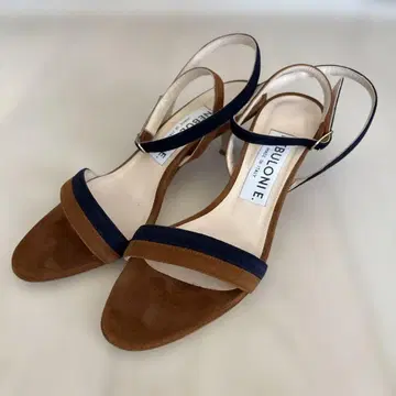 NEBULONIE 스웨이드 스트랩 샌들