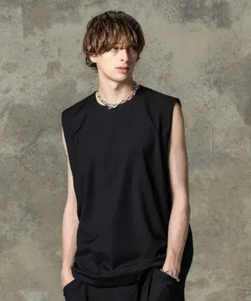 glamb STUNN Sleeveless Shirt