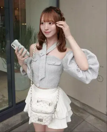 다리치 홀터넥 오프숄더 트위드 상의 SAX