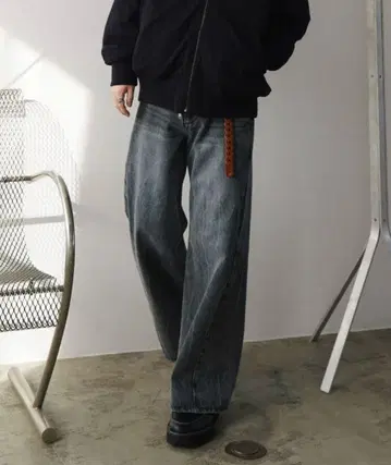 CURVED FLARE DENIM SLACKS 그레이블루