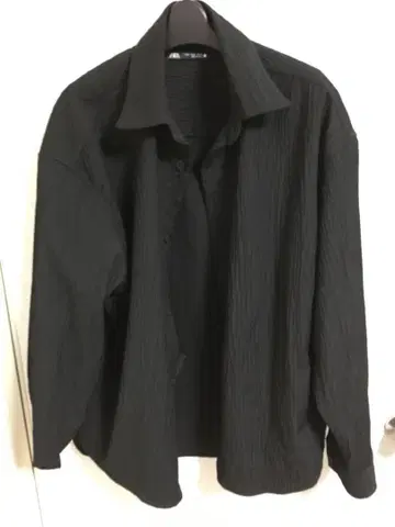 ZARA 블랙 스트라이프 긴팔 셔츠