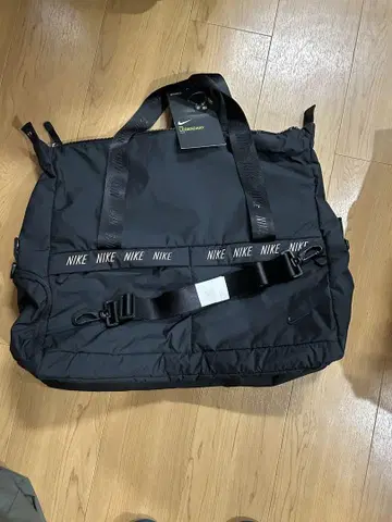 미사용 새상품 Nike 블랙 토트백