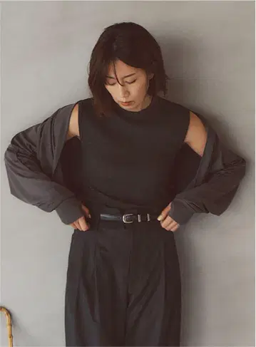 Forme 히가시하라 아키 2025 SS 리브 티셔츠 슬리브리스 차콜