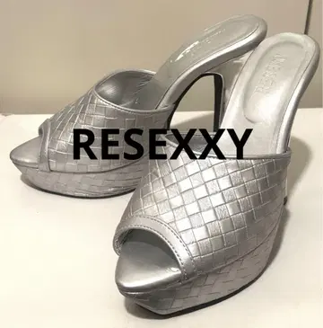 RESEXXY 통굽 메탈릭 힐 샌들 실버