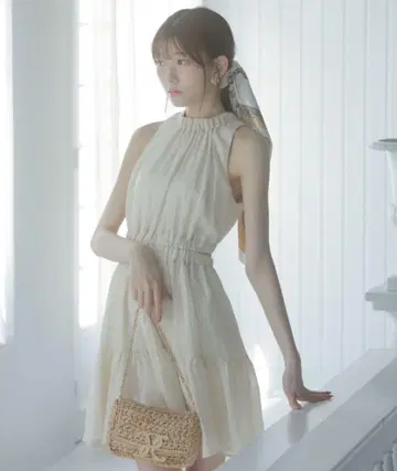 rienda 홀터넥 개더 미니 플레어 원피스