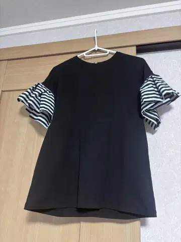 BORDERS & BALCONY 상의