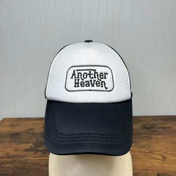 Another Heaven 메쉬 캡 화이트/블랙