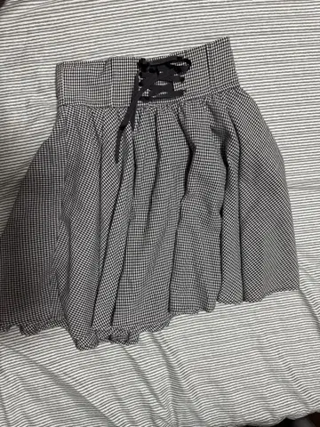 체크 무늬 플레어 스커트