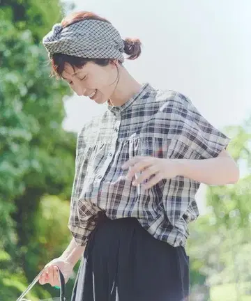 새상품! 스튜디오 클립 프렌치 슬리브 체크 개더 블라우스 베이지 계열