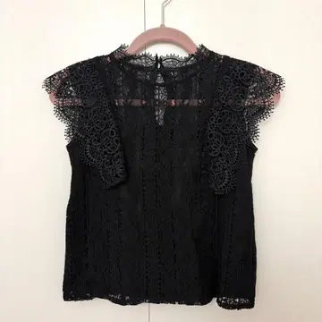 [이사 전 SALE] 레이스 상의, 데콜테 예뻐 보임, 팔 슬림해 보임