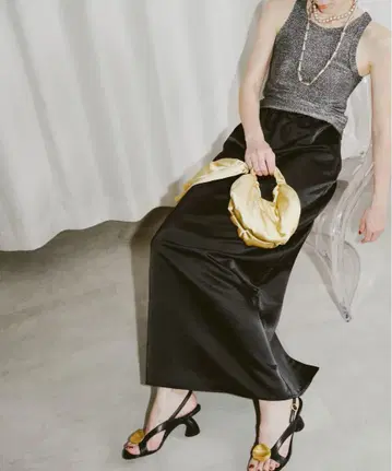 YAE RELAX SATIN SKIRT 야에 릴랙스 새틴 스커트