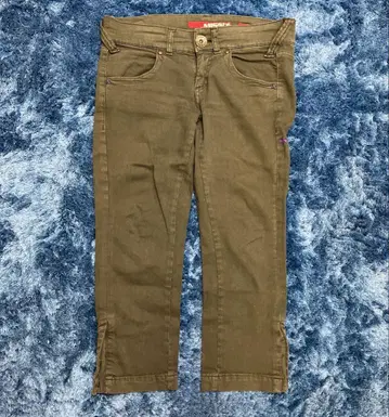 올리브 그린 슬림 핏 데님