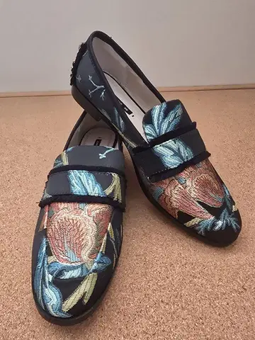 ZARA 자수 로퍼