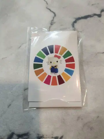 만박 한정 유엔 x 헬로키티 SDGs 핀 배지