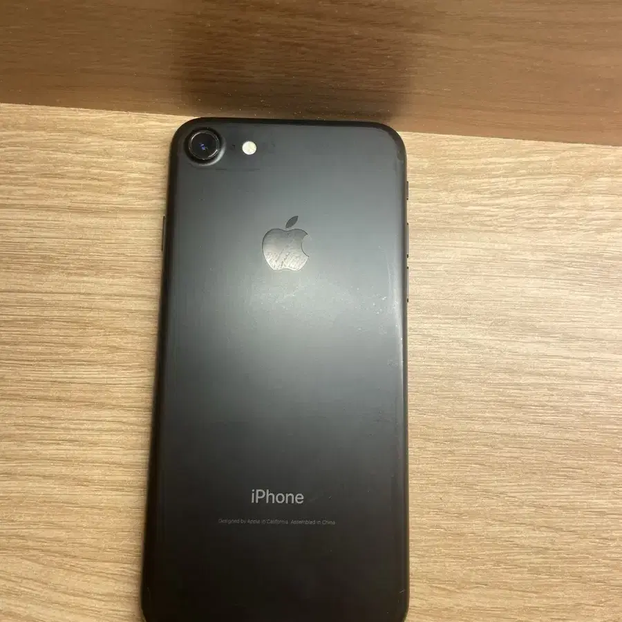 Apple - 本日限定値下げ　iPhone7 BLACK 128ギガ Apple AU-MXD22J--922770 【Cランク中古品】 SIMロック解除済 AU