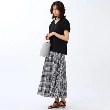 [미사용 새상품급] UNTITLED 에어리 시어 체크 플레어 스커트