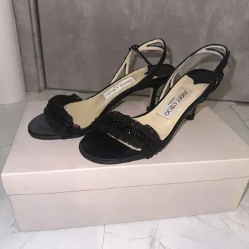 JIMMY CHOO 비즈 장식 블랙 샌들 35
