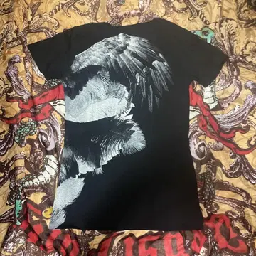 CIVARIZE 블랙 티셔츠 깃털 프린트