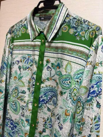 ZARA 화려한 꽃무늬 페이즐리 무늬 드레이프감 소재 셔츠