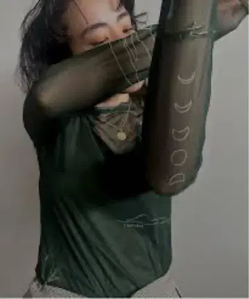 AMERI MEDI FLOWERTATTOOSHEER TOP 그린