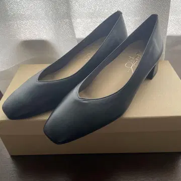 르탈론 스퀘어 VT컷 펌프스
