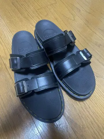Dr. Martens 샌들 MYLES