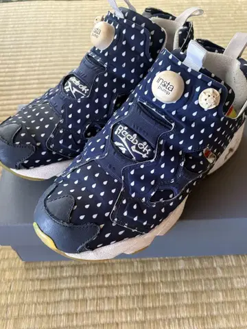 Reebok Insta Pump Fury 네이비 도트