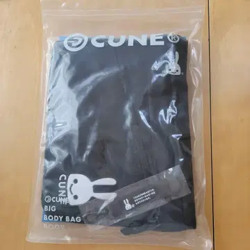 CUNE BIG BODY BAG BOOK