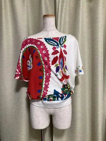 데시구알 desigual 비즈 자수 티셔츠