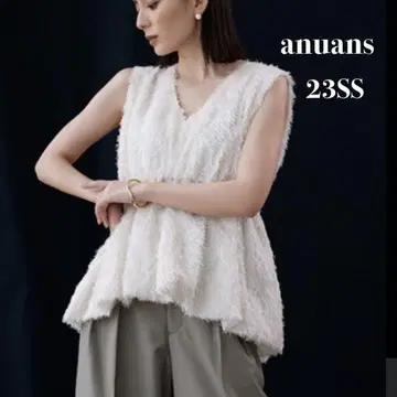 아뉴앙스 프린지 자카드 벌룬 헴 블라우스 슬리브리스