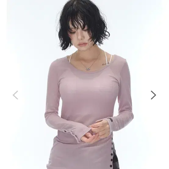 [SUNLOVE] レディース Tシャツ Diagonal Tee (2color) Eco Triangle Logo Tee ロゴTシャツ レディース | GUESS(ゲス