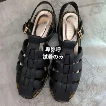 히미코 시착만 한 새상품급 구르카 샌들 블랙 22.5cm