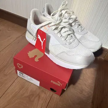 PUMA 화이트 스니커즈