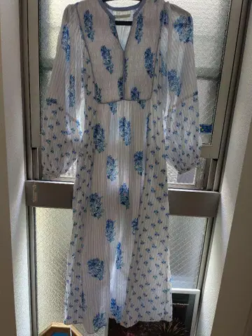 누키테파 코튼 자카드 릴리 프린트 셔링 드레스 원피스 현행