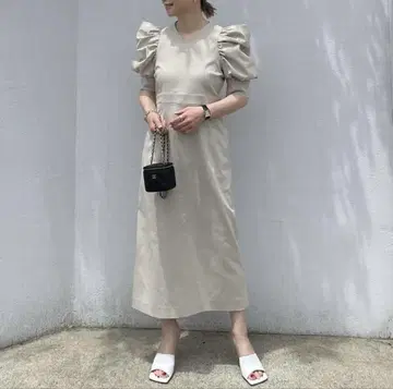 girlish 베이지 퍼프 슬리브 원피스 36