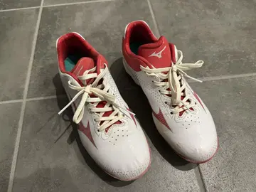 Mizuno 스파이크 화이트/레드