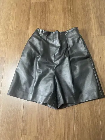 Cadune 합성 피혁 하이웨스트 숏팬츠 블랙 36 size