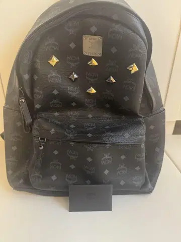 MCM 스터드 블랙 백팩 E5415