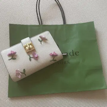 kate spade 꽃무늬 자수 접이식 지갑