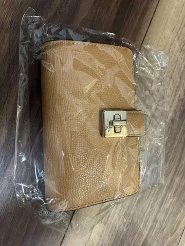 Kate Spade 베이지 접이식 지갑