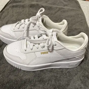 PUMA 화이트 스니커즈