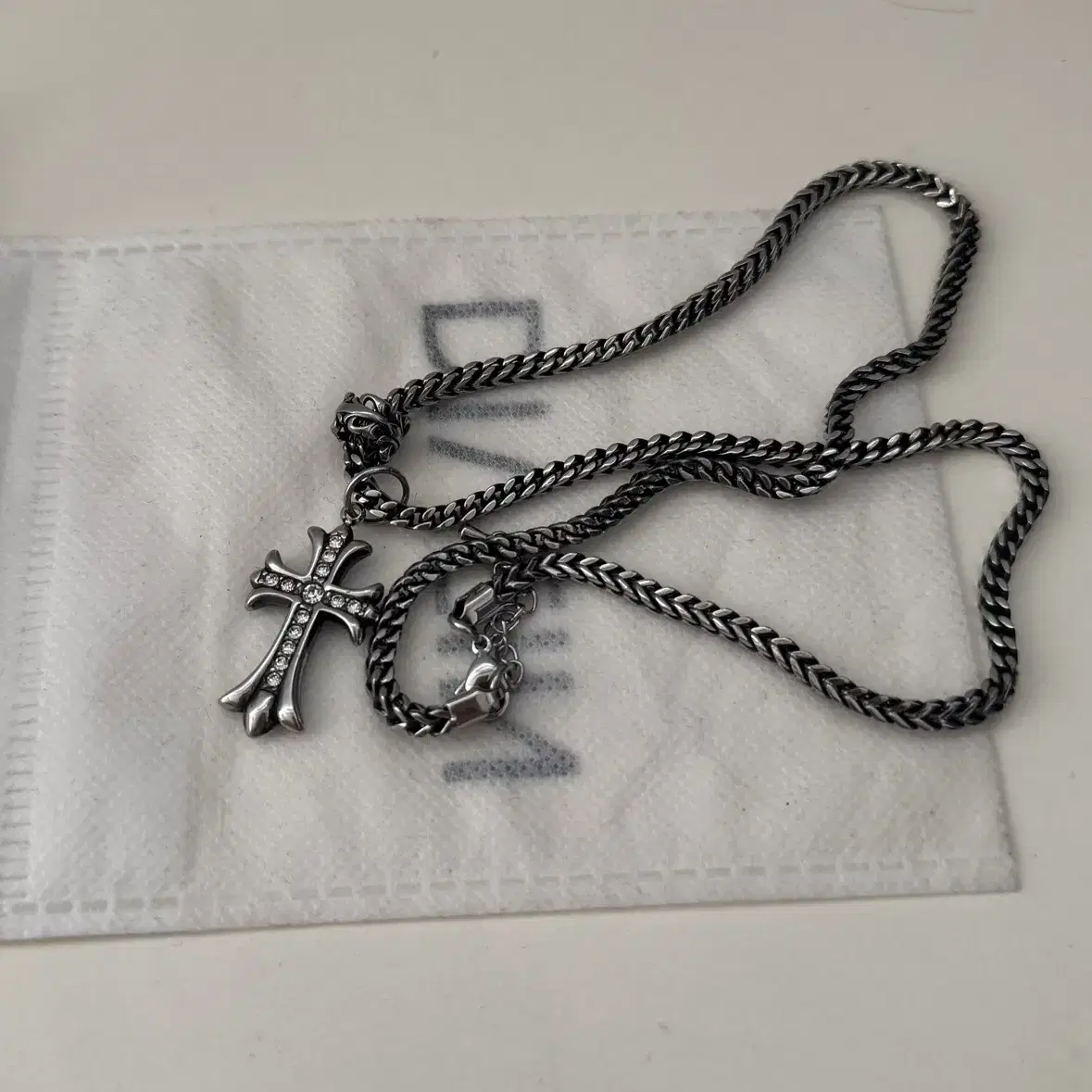 ネックレス・チョーカー SK8ER ROCK Cross Spacer Vintage Surgical Steel Necklace Stee MUSINSA公式 | SK8ER ROCK Two Crosses Surgical Steel Necklace