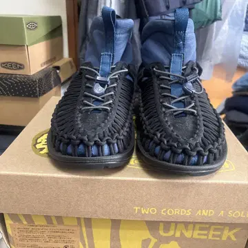 KEEN UNEEK 네이비 뜨개질 샌들
