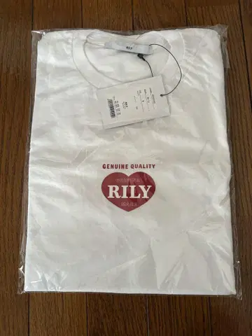 RILY 화이트 티셔츠 M 사이즈